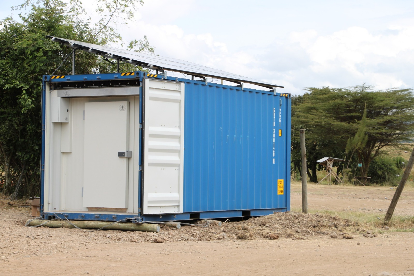 This container is cooled exclusively using solar energy and for buffering vegetables in the field. Narok Kenya
